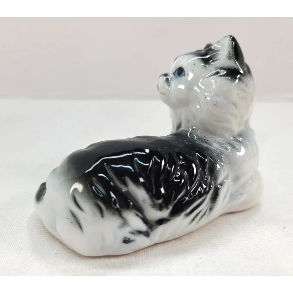 Vintage Porcelain‎ Black And White Cat Laying Down Kmart Feb. 22, 1992 Taiwan